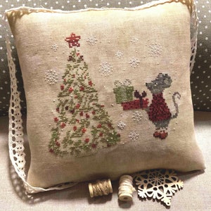 PDF Souris de Noël par Needle Treasures Echantillon d'arbre au point de croix pour Noël Souris de Noël Décoration graphique minimaliste moderne de Noël