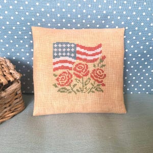 PDF Étoiles, rayures et roses Needle Treasures Nook, point de croix, motif patriotique, tableau du jour de l'indépendance, motif Liberty primitif