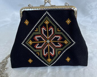 Women's hand-embroidered bag,Ethnic embroidery purse,Vintage-inspired embroidery bag,fashion accessory,Traditional craftsmanship bag,clutch.