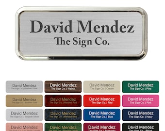 Etiqueta de identificación personalizada - Etiqueta para trofeo/marco de fotos con base magnética o pin. Personalizada - 2,5 x 7,6 cm - con soporte para marco de credencial