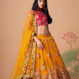 Saundaryam Fashions/Net Party Wear Lehenga en amarillo con trabajo bordado