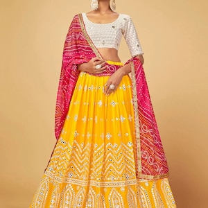 Georgette con Bandhani Dupatta Haldi Festive Lehenga Choli en color amarillo