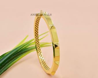 Brazalete piramidal de plata esterlina bañado en oro hecho a mano