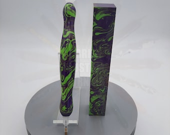 May include: A green and purple marbled pen blank and a matching pen blank rod. The pen blank is about 15 cm long and the rod is about 10 cm long.