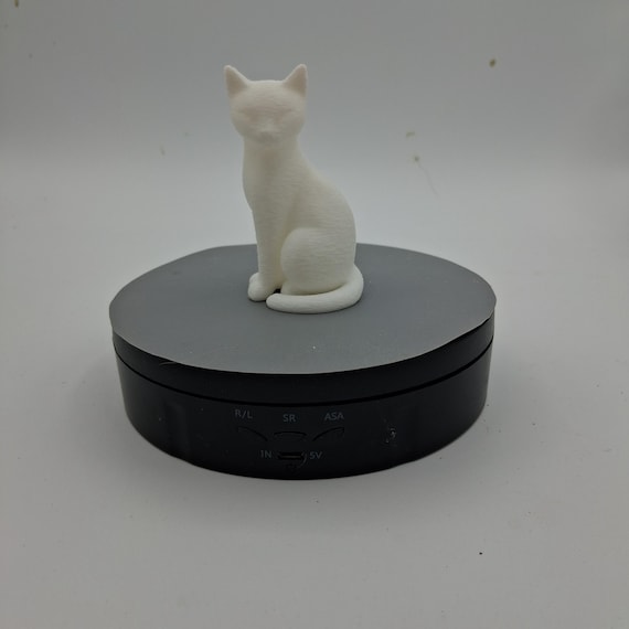 Cover Minder White Cat 3D printed with magnet embedded inside - Obrien Custom Turning diamond painting