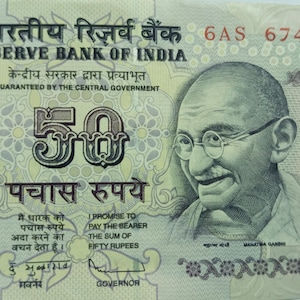 Banconota indiana con numero sacro 786 Rs.50 - vecchio modello