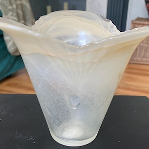 Vintage Lavorazione Arte Murano Swirled Art Glass  Small Vase - Beigey Cream Made in Italy