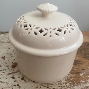 アンティークポット　Hartley Greens Leeds pottery Hartley Greens Leeds Pottery Pierced Creamware Twisted