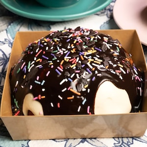 Red Velvet cake met roomkaasvulling en recept voor chocoladeganache pdf-afdrukbaar, recept voor gesmolten cake met gesmolten chocoladetaart met rode fluwelen kaas