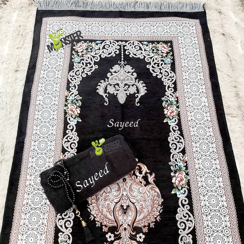 Personalised prayer mat set with wudhu towel and tasbih. Etsy.de