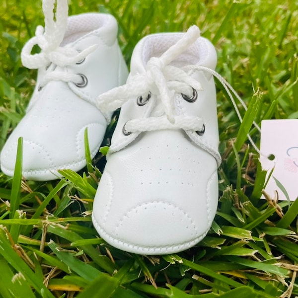 Pre-walk white shoes for baby boy.Handmade and Vegan. Perfect for Baptism, Christening, phooto shoot. Soft keeping your little one comfy.