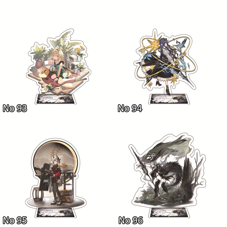 Pu&ograve; includere: Set di quattro stand di personaggi in acrilico con personaggi anime. Gli stand sono trasparenti con bordi bianchi e presentano diversi personaggi in varie pose. Gli stand sono numerati da 93 a 96.