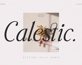 Peut inclure: Une police de caractères élégante en italique serif appelée "Calestic." La police est affichée en noir sur un fond blanc avec un rectangle beige au centre. Le rectangle a une ombre et un petit cercle avec le texte "FAC" à l'intérieur. Le rectangle montre également une main tenant un bouquet de fleurs séchées.