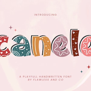 Könnte beinhalten: Vorstellung von "canelo", einer verspielten handgeschriebenen Schriftart von Flawless and Co. Das Wort "canelo" wird in bunten, stilisierten Buchstaben mit verschiedenen Mustern und Designs dargestellt.