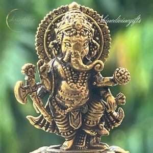 Miniature Brass Ganesha Idol | Hindu God Ganesh Statue | Small Ganpati Murti for Puja, Car Dashboard, Home Decor & Spiritual Gifts.
