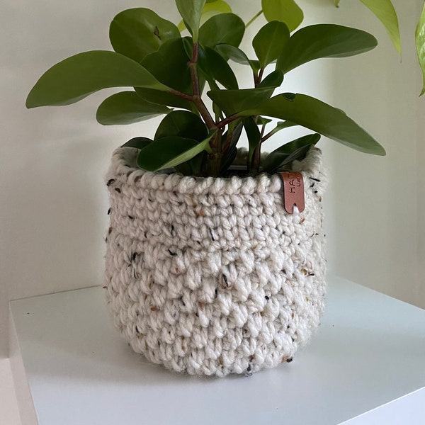 Crochet Cozy Basket with Handles, Plant Pot Cover, Plant Pot Sleeve, Planter Sleeve, Storage - BASKET01