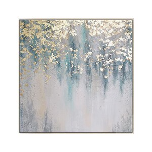 Op de afbeelding: Abstract schilderij met een grijze achtergrond en blauwe en gouden accenten. Het schilderij heeft een textuur en is ingelijst in een gouden lijst.