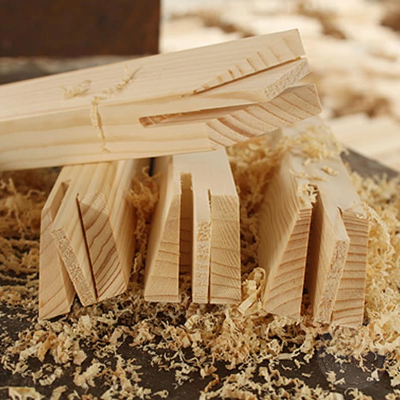 May include: Close-up of wooden stretcher bars for canvas, showing the interlocking joinery. The bars are made of natural, light-coloured wood and are arranged in a stack.