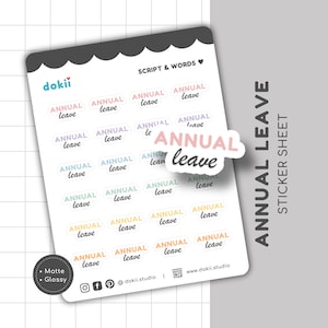 Op de afbeelding: Een vel met stickers met de tekst "Jaarlijkse verlof" in verschillende kleuren en lettertypen. De stickers zijn bedoeld voor gebruik in een planner of dagboek. Het vel is wit met een zwarte rand en bevat de woorden "Mat" en "Glans" in de linkerbenedenhoek.