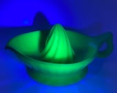 Jadeite Uranium Glass Juicer Reamer Jeanette Glass Vintage