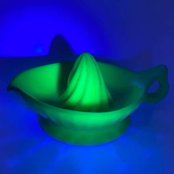 Jadeite Uranium Glass Juicer Reamer Jeanette Glass Vintage