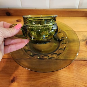 Indiana Glass Co. King&#39;s Crown Thumbprint Avacodo Green Glass Snack Plate Set