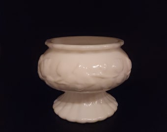 Milchglas Efeu Floral geprägte Sockel / Fuß Pflanzer Vase Vintage