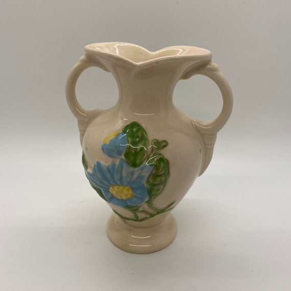 Vintage Abingdon Trophy Vase with Handles in Cream Vintage Abingdon Trophy Vase with Handles in Cream