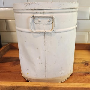 Rustic Large Vintage Metal Can with Lid (Lard / Flour) Vintage