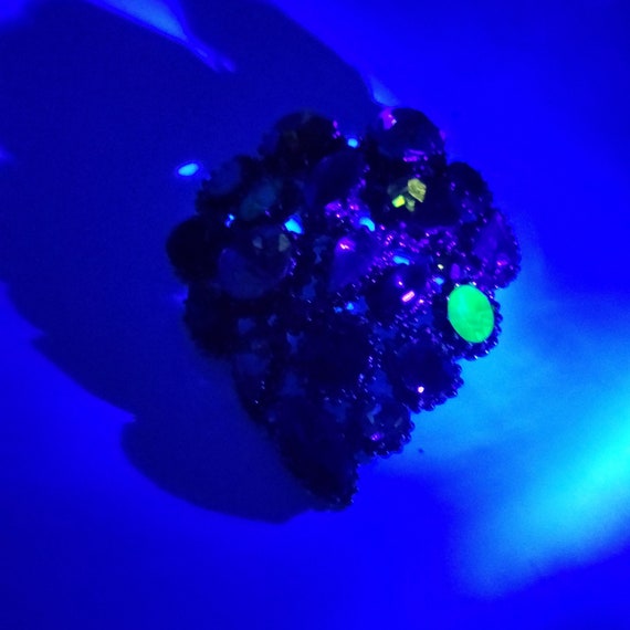 WEISS GREEN Rhinestone Brooch Signed Uranium Ston… - image 6