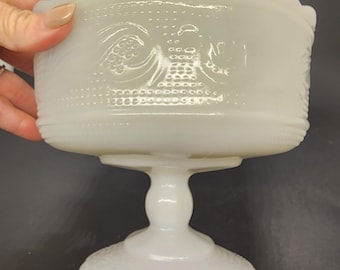 Vintage E. O. Brody Milchglas Kompott, Footed Centerpiece Vase