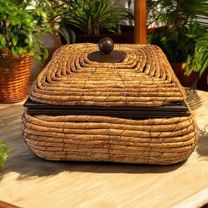 Vintage Square Brown Wicker Rattan Basket with Lid and Knob Free Standing Décor
