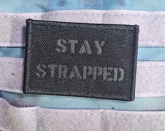 Restez attaché – Patch tactique drôle pour le moral | Patch devis personnalisé | Patch auto-agrippant pour sac à dos, gilet, chapeau, équipement
