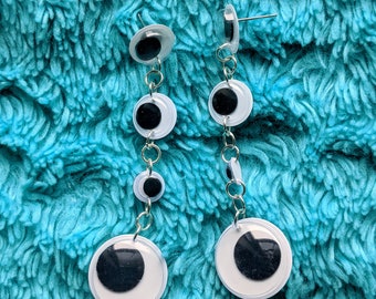 Googly Eye Kette Ohrringe, Augapfel Kette, Googly Eye baumeln Ohrringe, Lesbische Ohrringe, schrullig Ohrringe, Kitschy