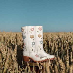 Flower Boots in White