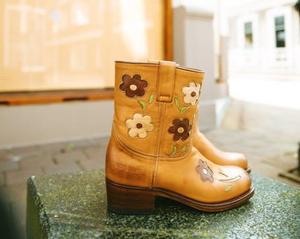 Flower Ankle Boots Almond - Wide Fit