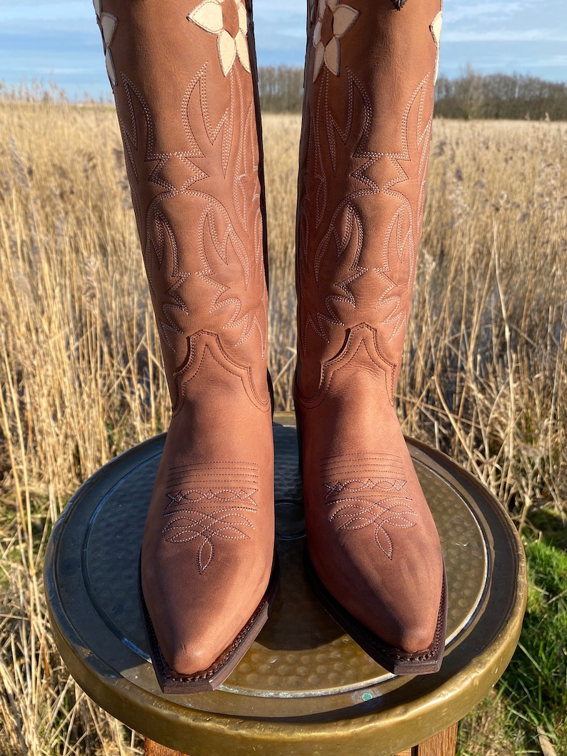 Nikmati game online terbaru di BOSCUAN303 bebas hambatan dengan game yang terbaru, jaringan stabil, mudah login dan pastinya banyak hadiah hiburan yang di berikan saat ini.