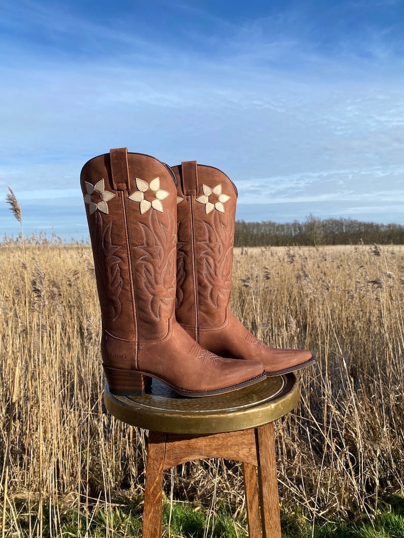 Nikmati game online terbaru di BOSCUAN303 bebas hambatan dengan game yang terbaru, jaringan stabil, mudah login dan pastinya banyak hadiah hiburan yang di berikan saat ini.