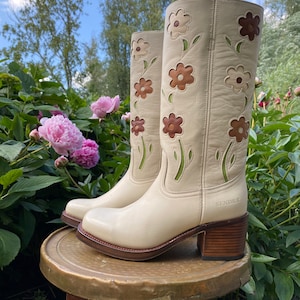 Blossom Boots in Beige