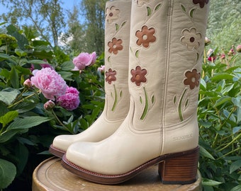 Blossom Boots in Beige