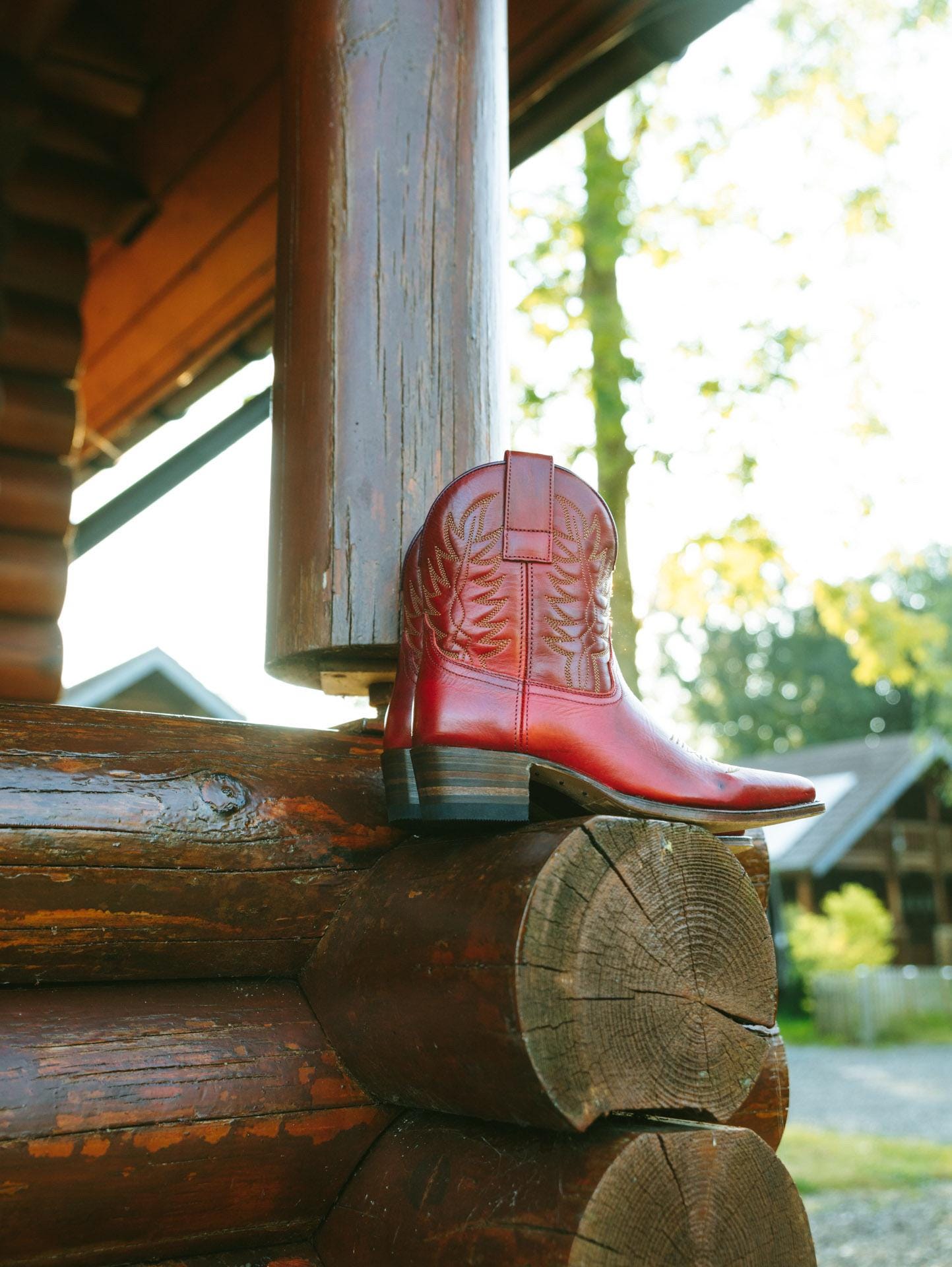 Red laredo boots deals