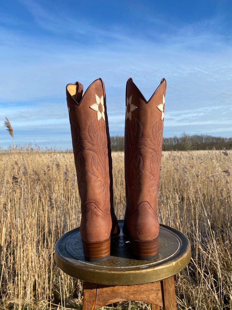 Nikmati game online terbaru di BOSCUAN303 bebas hambatan dengan game yang terbaru, jaringan stabil, mudah login dan pastinya banyak hadiah hiburan yang di berikan saat ini.