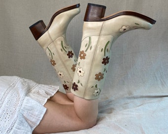 Flower Boots in Beige