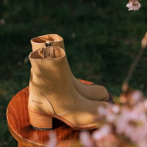 Klobige Stiefeletten in Kamel