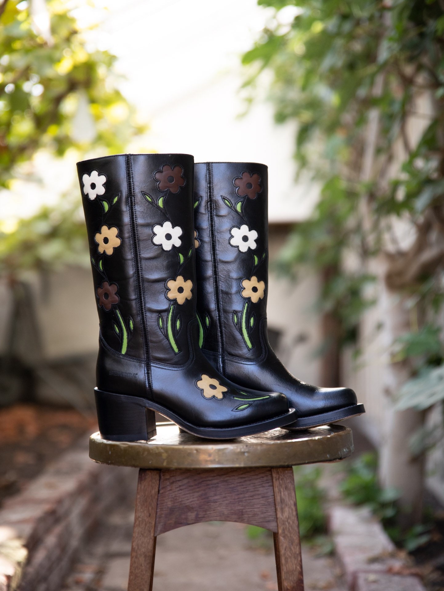Flower Boots Neutral Black