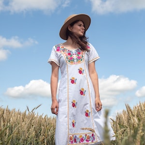 Handgemachtes mexikanisches Kleid