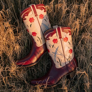 Colibri Boots Bordeaux | Bird | flower