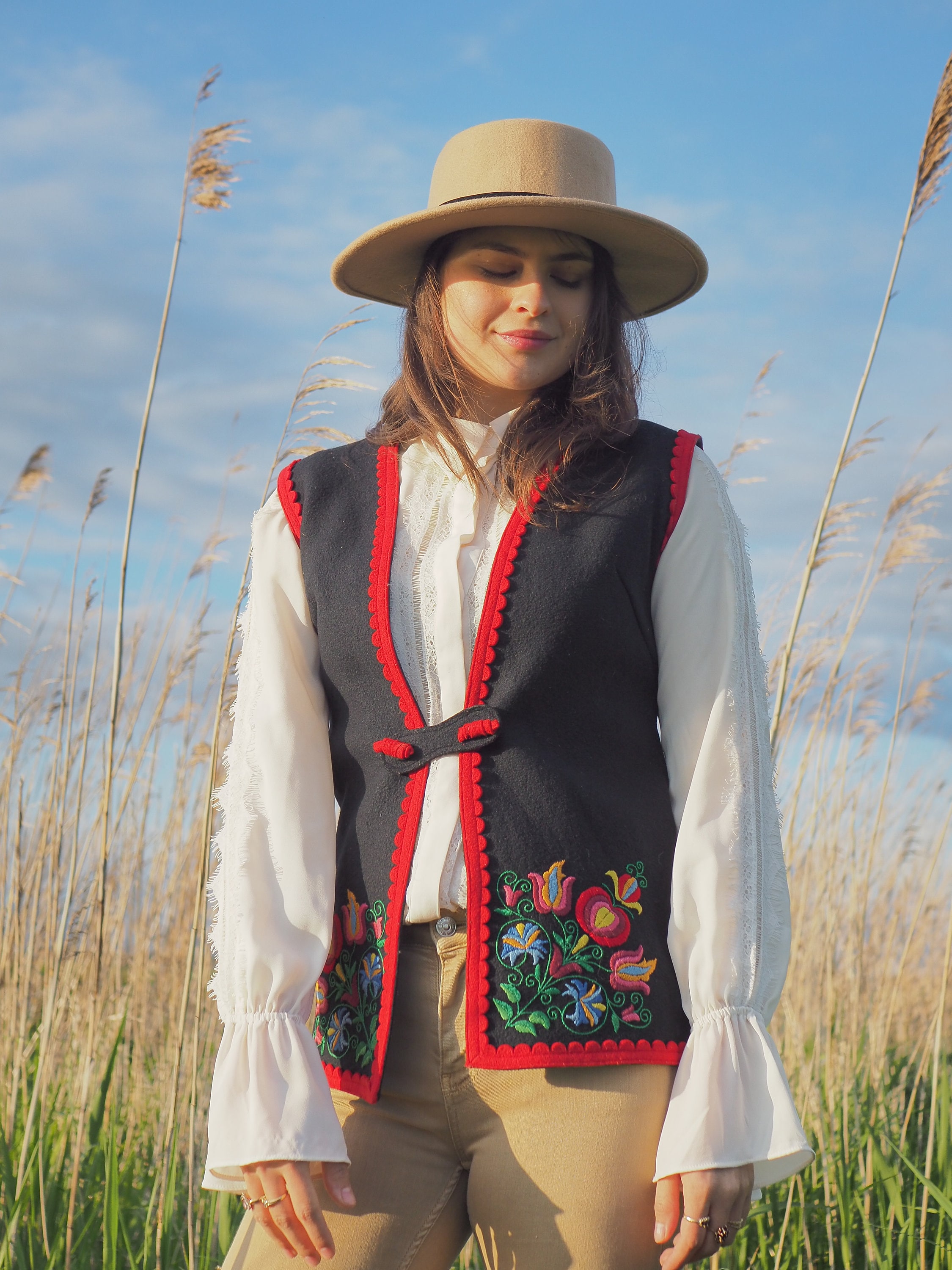 Waistcoat with embroidered flowers