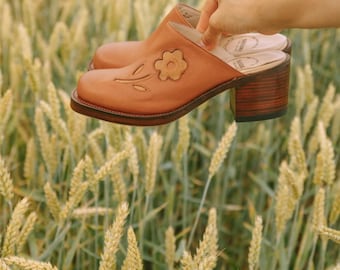 Flower Clogs Brown