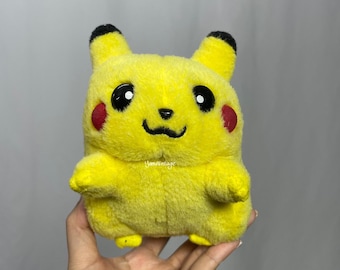 POKEMON PIKACHU #25 Plush Clip on Figure Key Chain 1999 Tiger